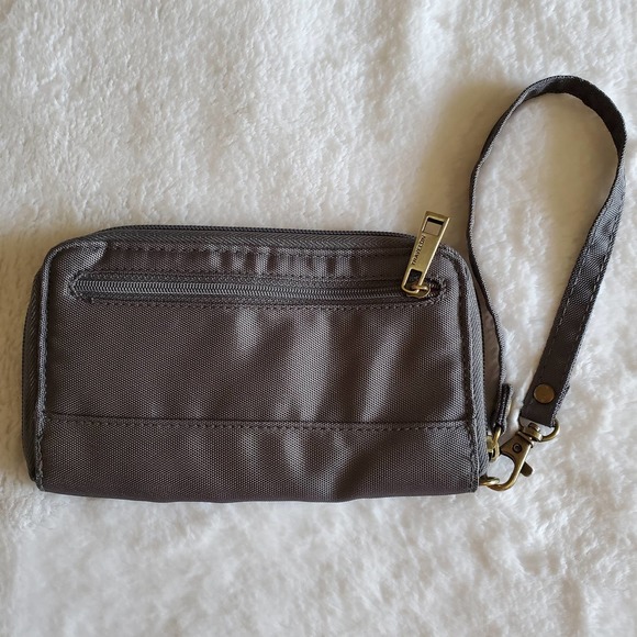 Travelon  NWOT RFID Wristlet - Picture 1 of 4